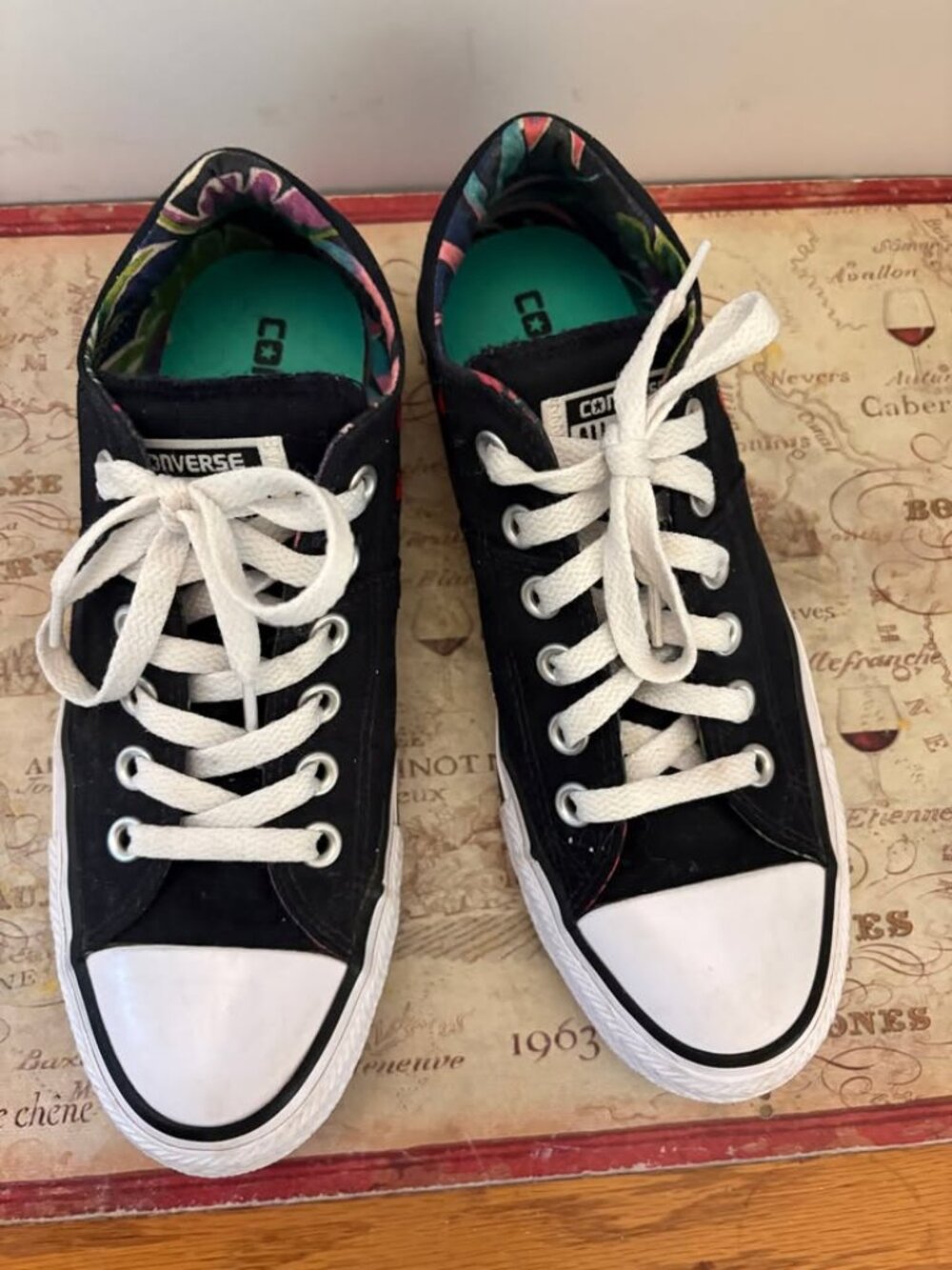 Converse Madison - Hearts & Floral (Size 6.5) - Picture 4 of 5